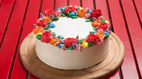 Beautiful floral cakes that are perfect for your next event! Delivery in Dubai. 